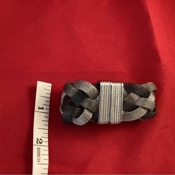 Mesh tricolor metallic bracelet with magnetic closure - Picture 3 of 5